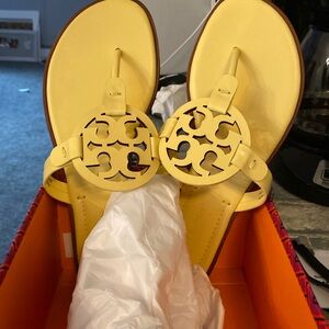 Brand new banana colored Tory Burch shoes never worn